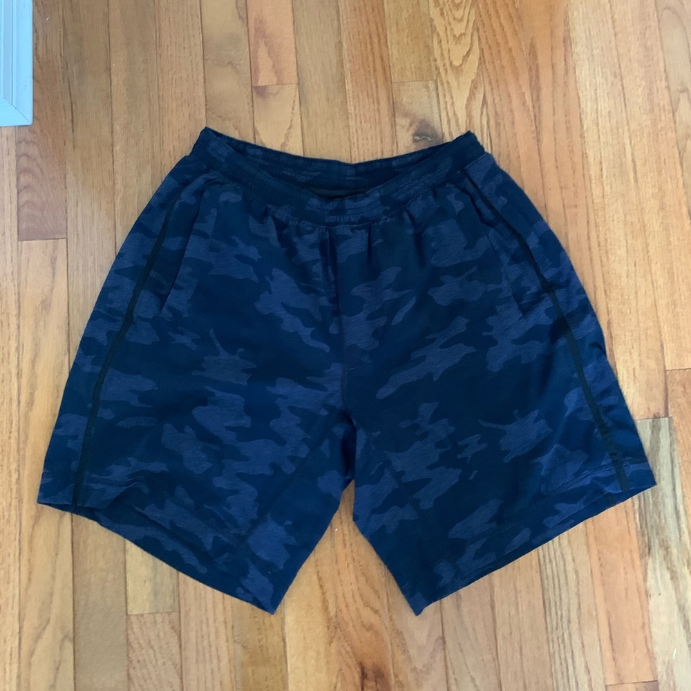 Lululemon men camp shorts